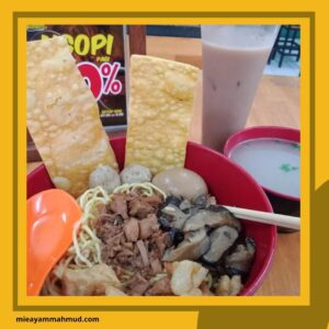 Kuliner Medan Legendaris yang Rugi Jika Dilewatkan | lokasi kuliner di medan | mie ayam legendaris medan