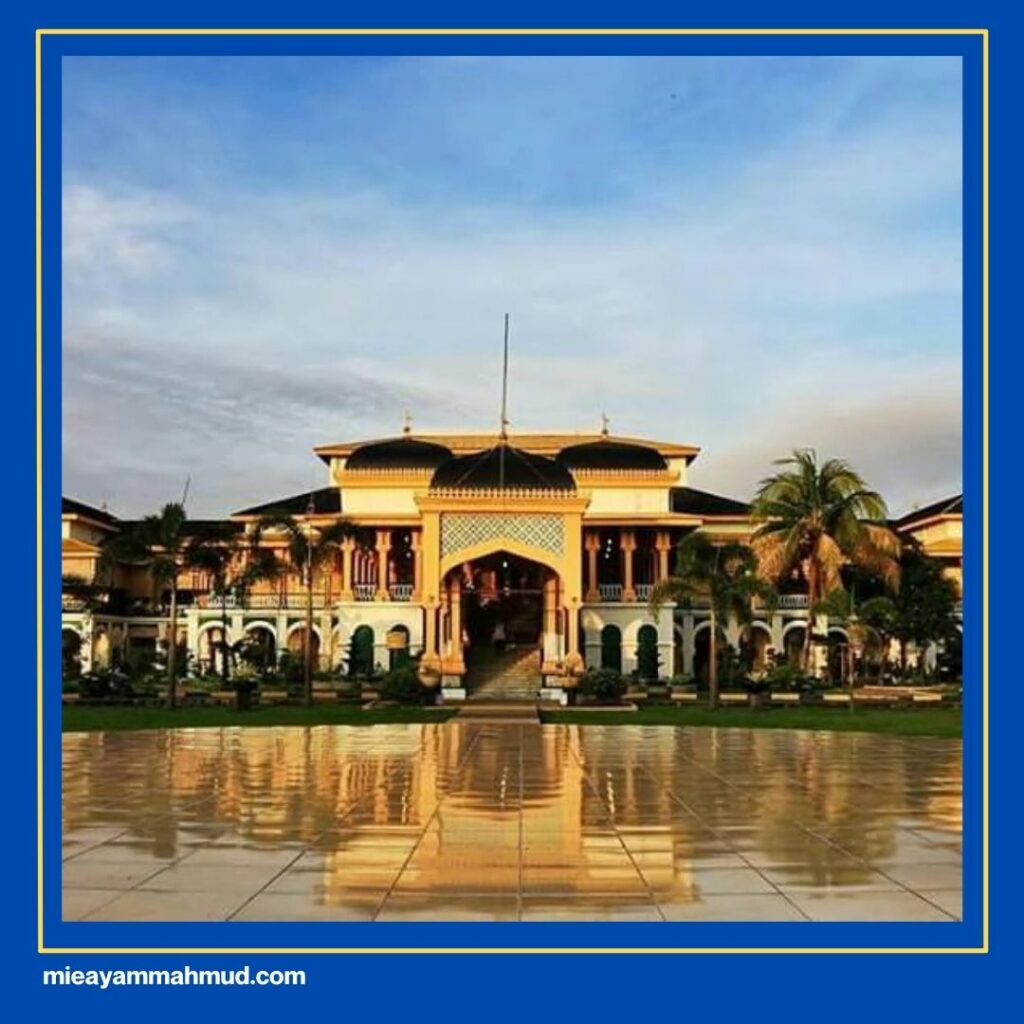 Tempat Wisata Khas Medan Istana Maimun