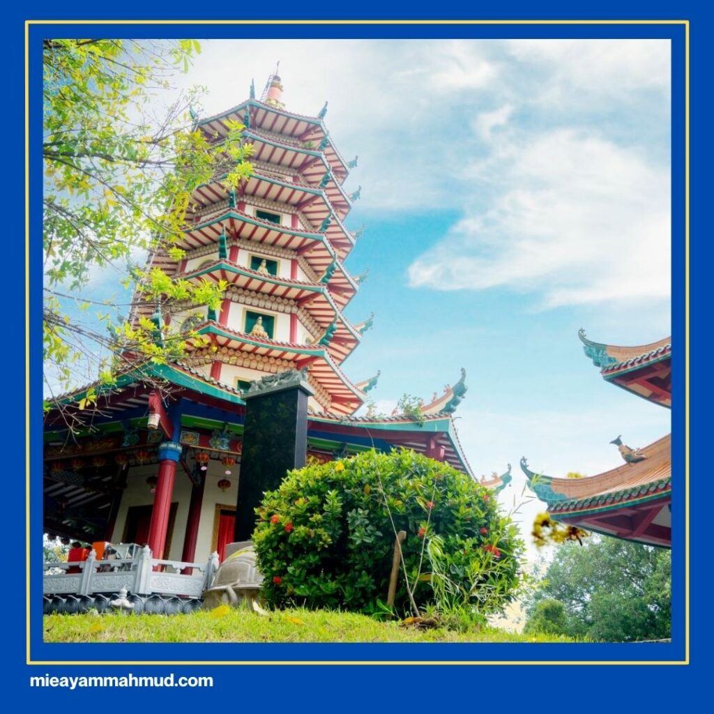 Tempat Wisata Khas Medan Taman Avalokitesvara